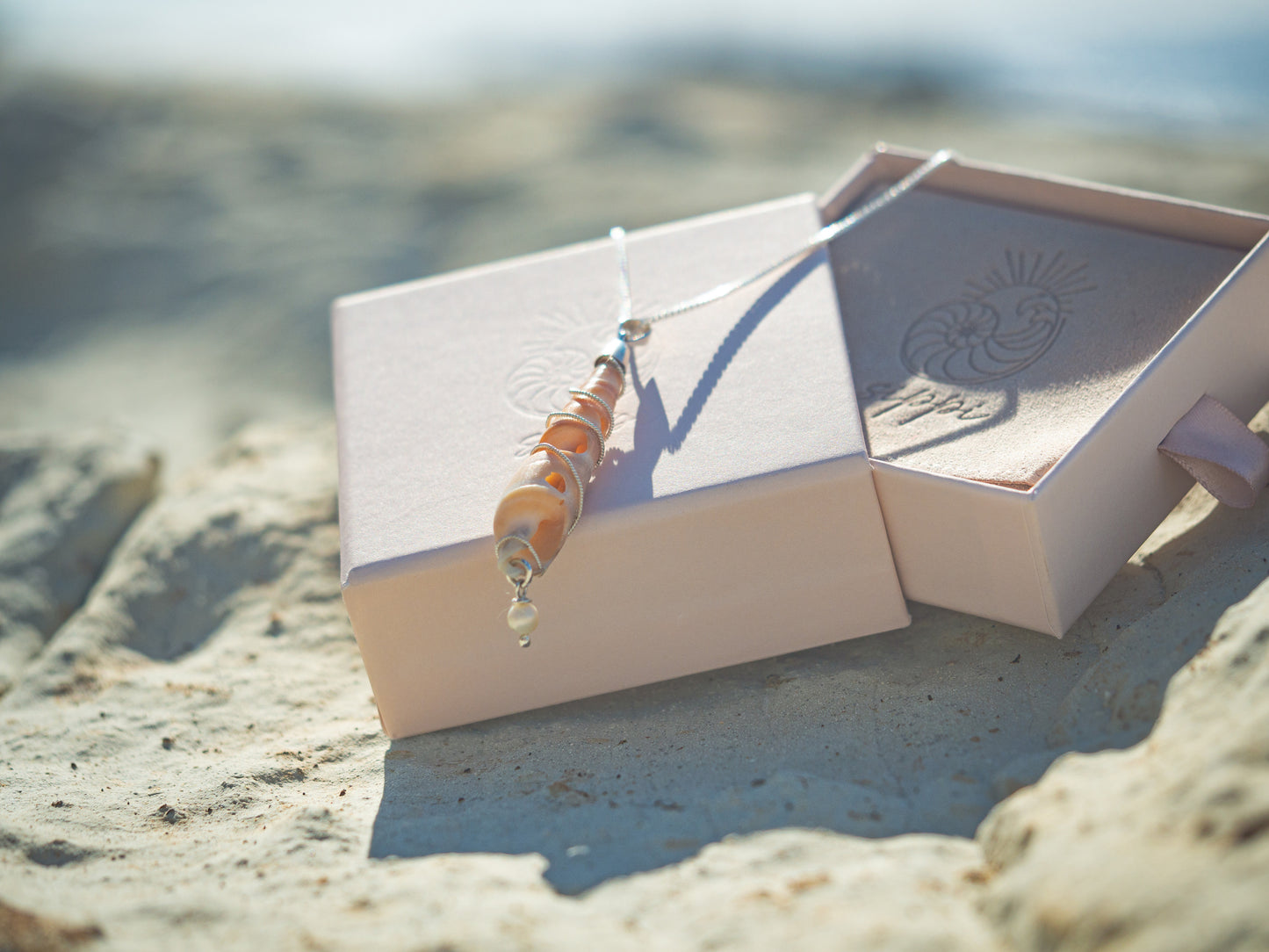Unique Seashell & Culture pearl pendant necklace