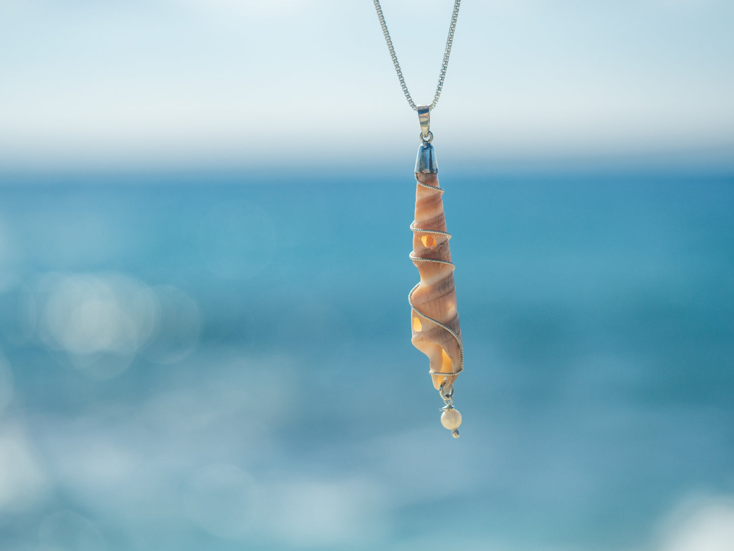 Unique Seashell & Culture pearl pendant necklace