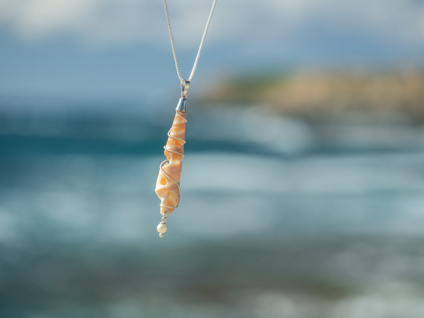 Unique Seashell & Culture pearl pendant necklace