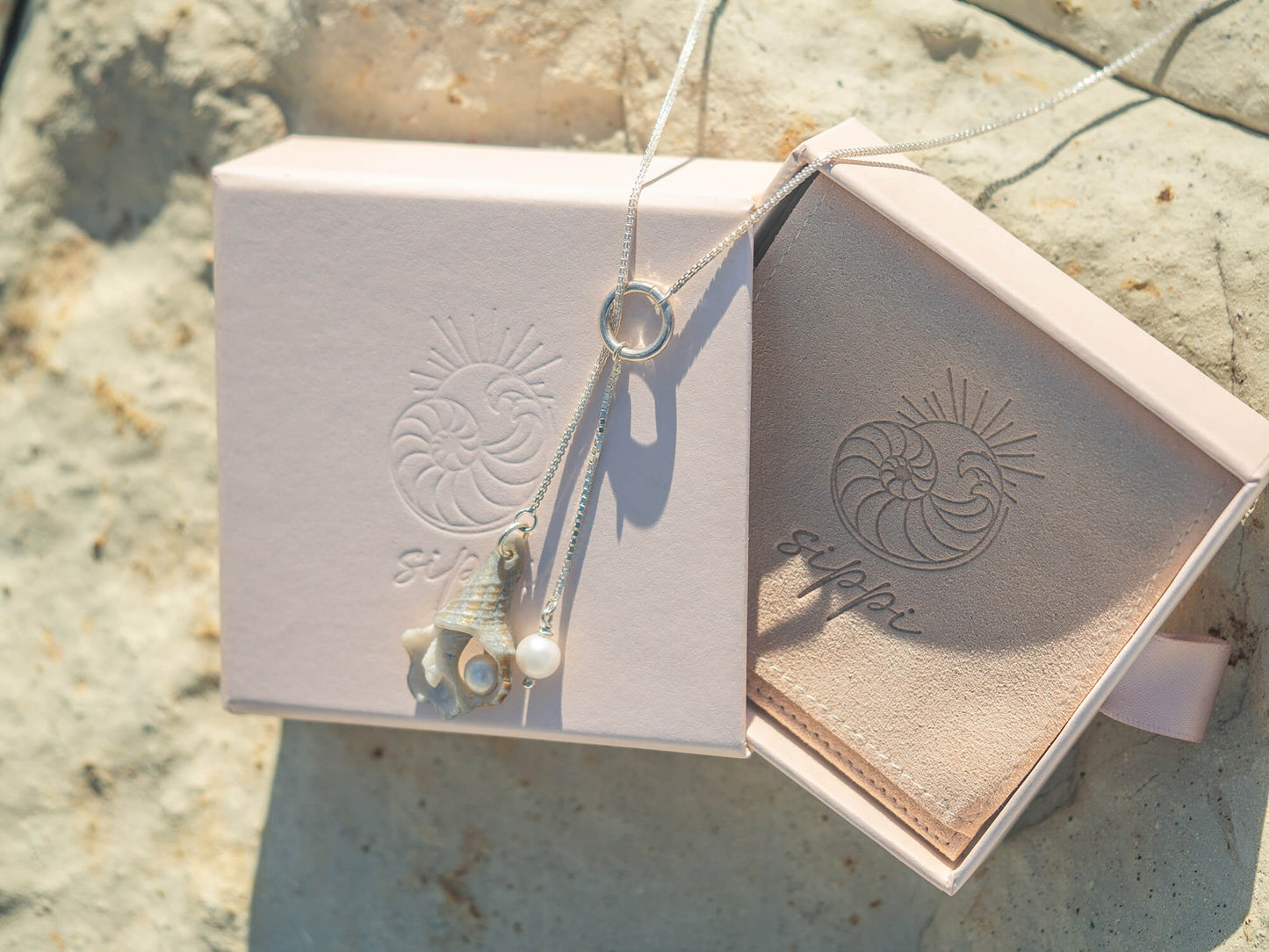 Seashell & Pearl adjustable necklace