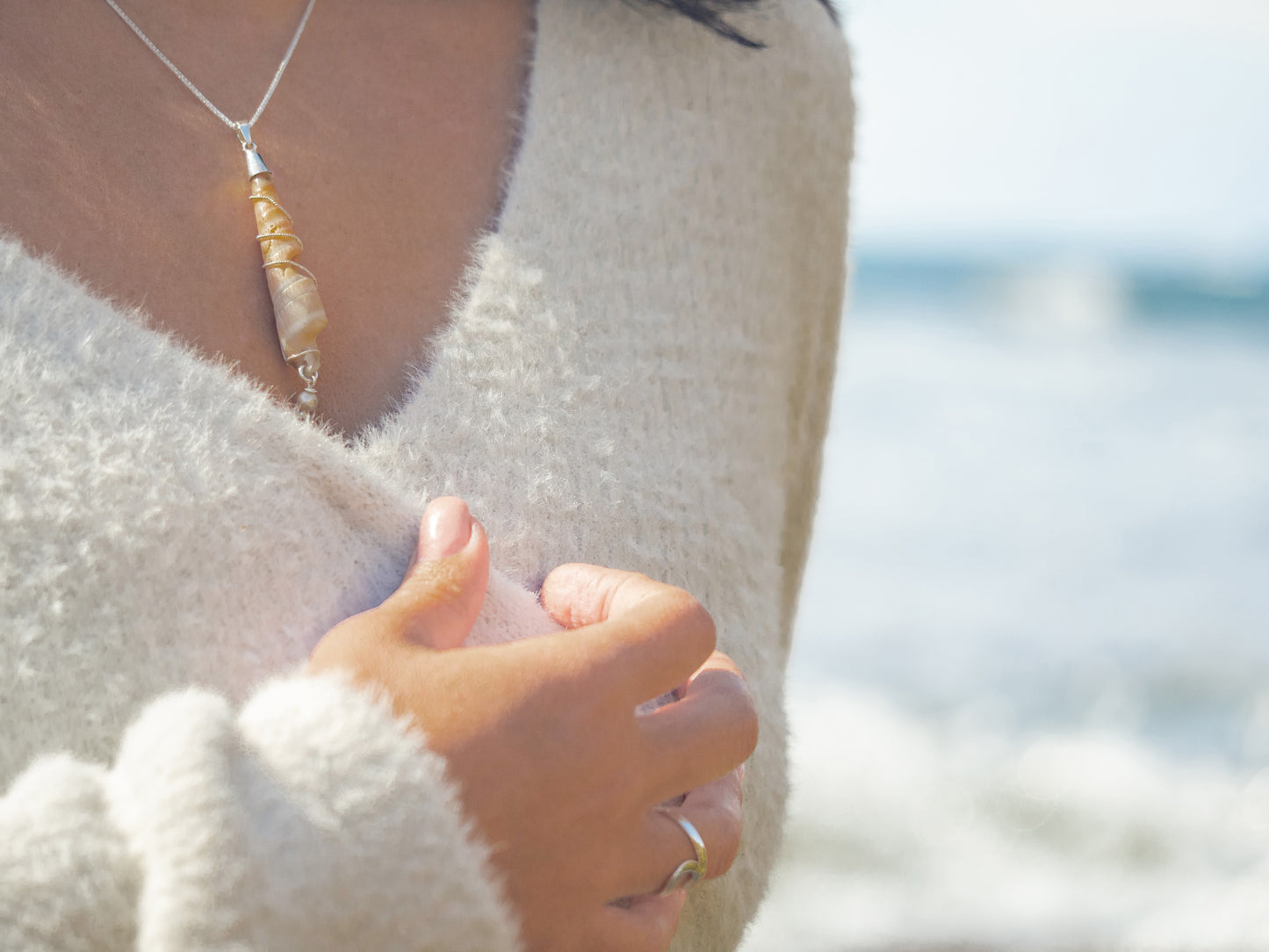 Unique Seashell & Culture pearl pendant necklace